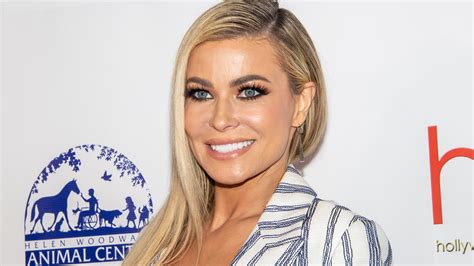 Baywatch star Carmen Electra sets pulses racing with topless。